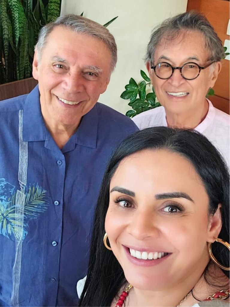 Former President of Ecuador, Jamil Mahuad, posing alongside Viktor Sebek and Olinda Salguero at the Latin American Forum of Ideas in Asunción