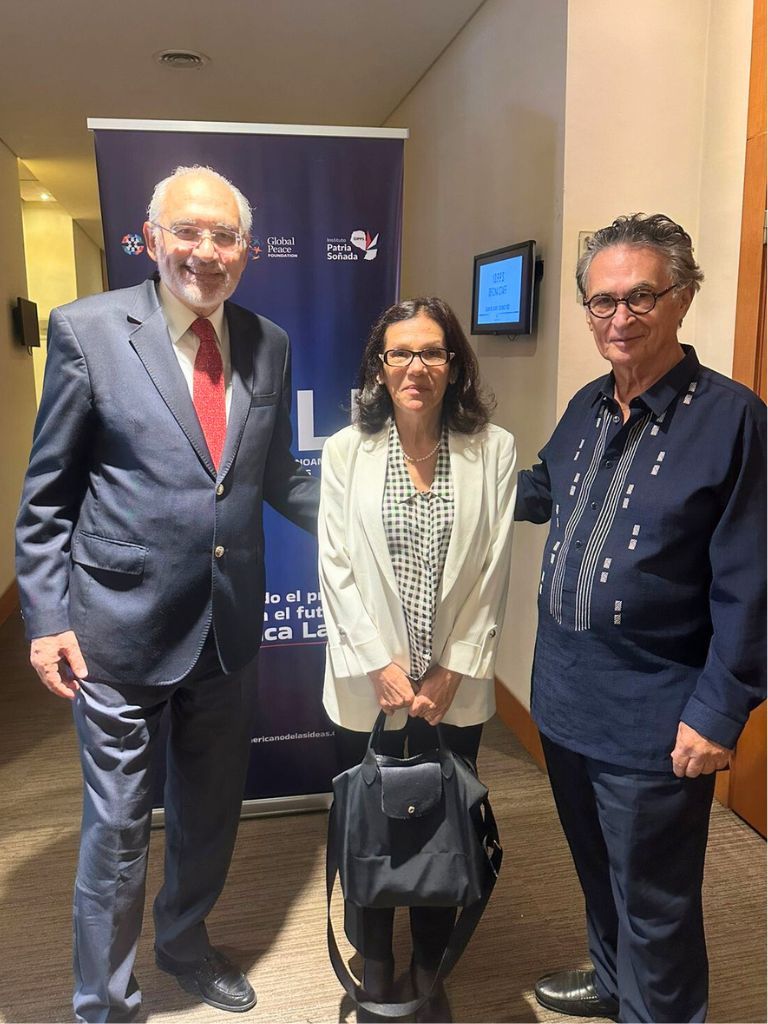 Former President of Bolivia, Carlos Mesa, standing alongside Viktor Sebek and another participant at the Latin American Forum of Ideas in Asunción